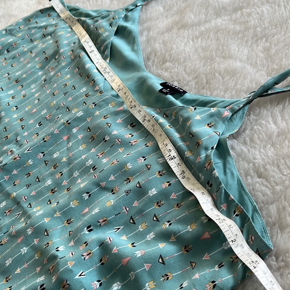 Torrid SOPHIE CHALLIS DOUBLE LAYER SWING CAMI sage green multicolor arrow size 1 - Picture 10 of 11